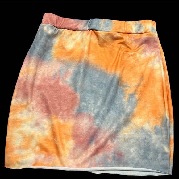 Cloth Tie Dye Mini skirt - Picture 3 of 3